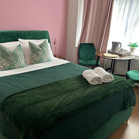 The Lily Pad Near Poole Dorset Self Contained Private Entrance And Free Parking Hotel Corfe Mullen Exterior foto