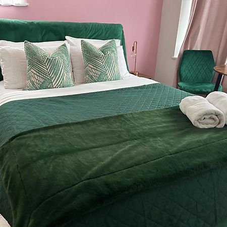 The Lily Pad Near Poole Dorset Self Contained Private Entrance And Free Parking Hotel Corfe Mullen Exterior foto