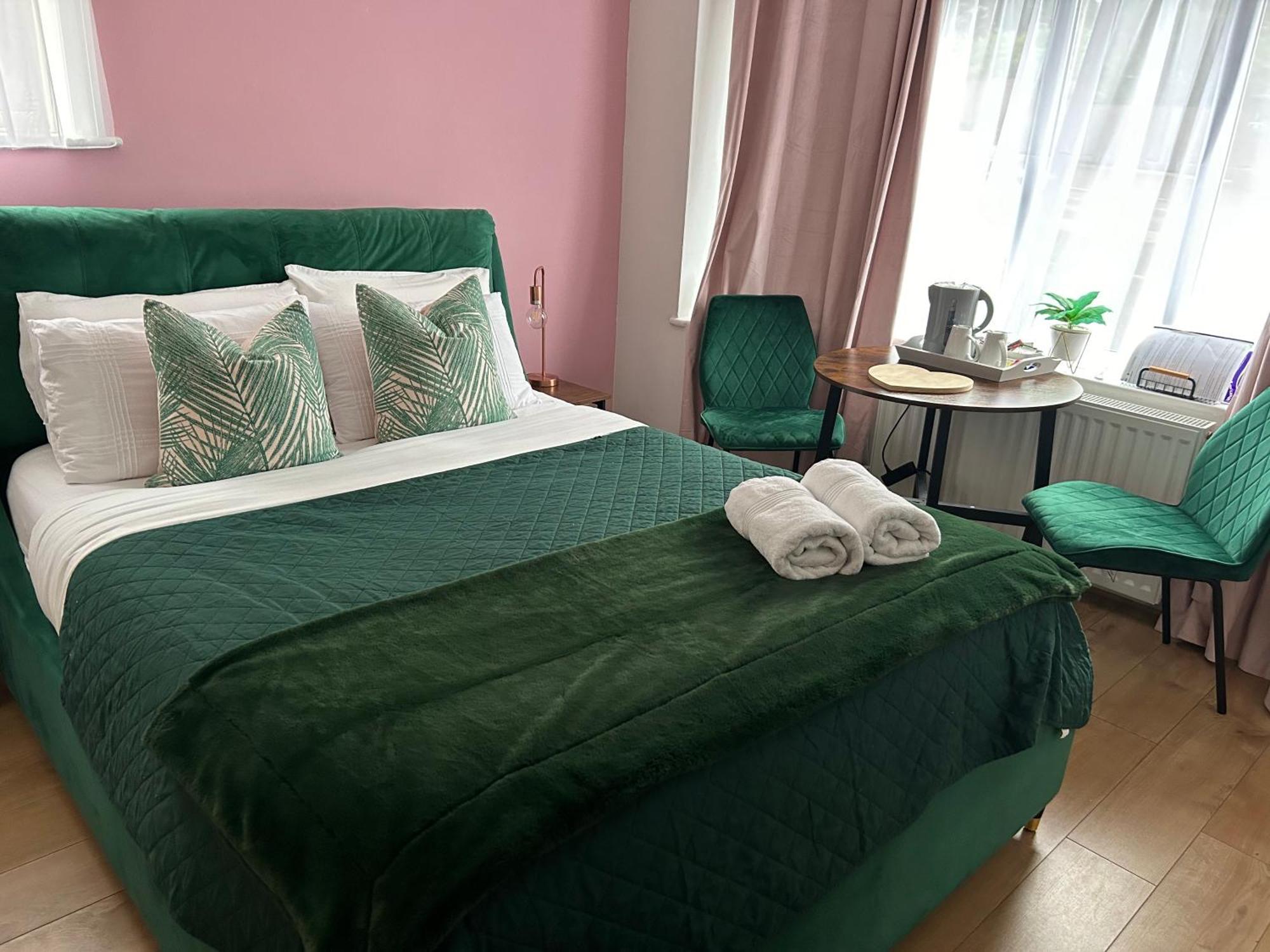 The Lily Pad Near Poole Dorset Self Contained Private Entrance And Free Parking Hotel Corfe Mullen Exterior foto